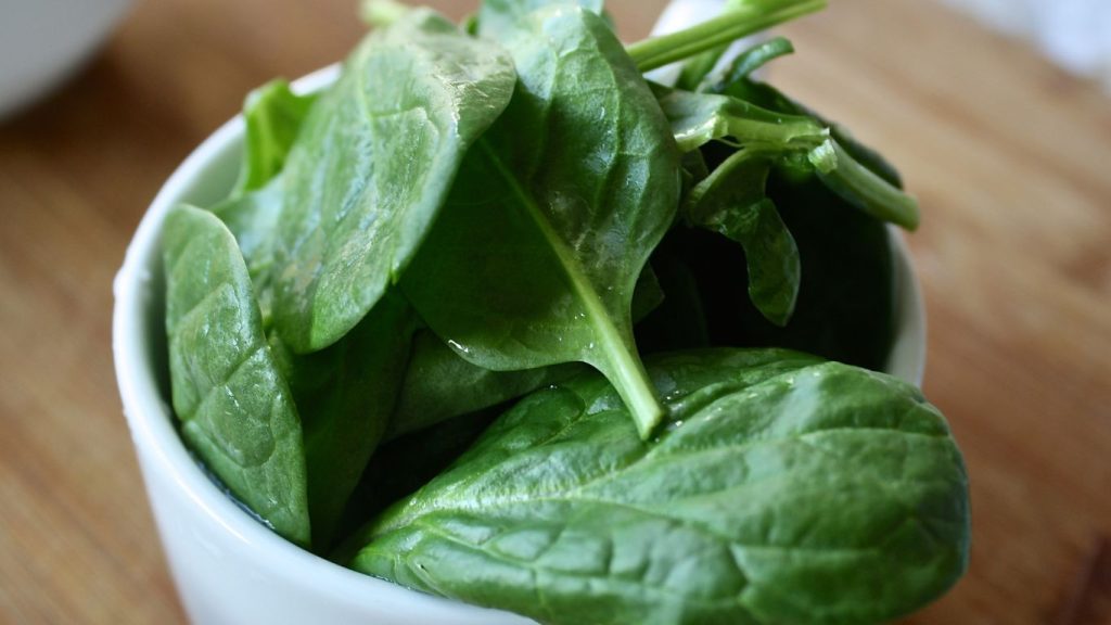 healthy spinach leaves inside a bowl.